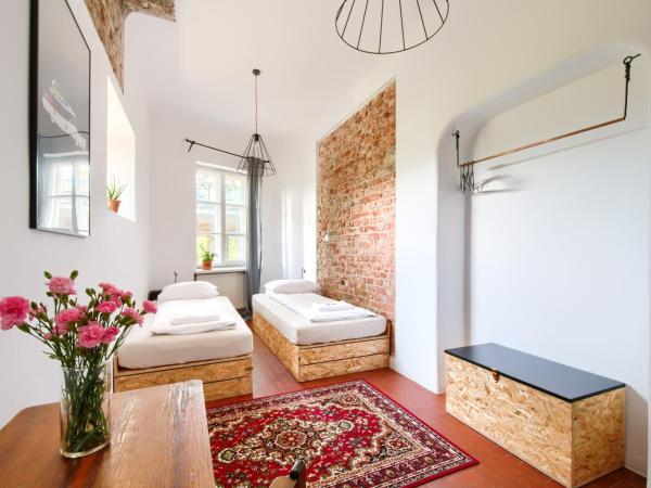 Lull Hostel : photo 2 de la chambre chambre double ou lits jumeaux avec salle de bains commune