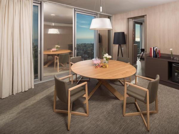 The Level at Melia Barcelona Sky : photo 6 de la chambre suite principale the level - vue sur mer