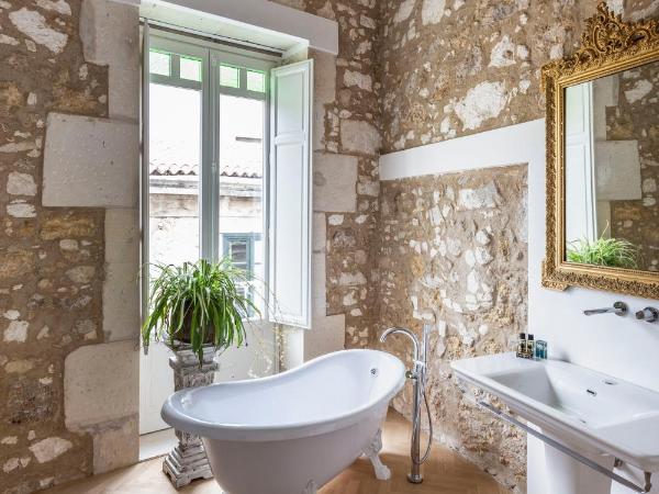 La Maison : photo 8 de la chambre chambre double deluxe avec baignoire