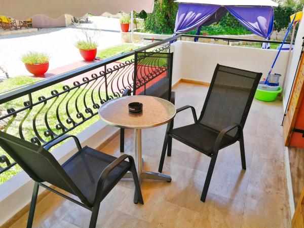 Alexaria Holidays Apartments : photo 8 de la chambre studio double - vue sur jardin