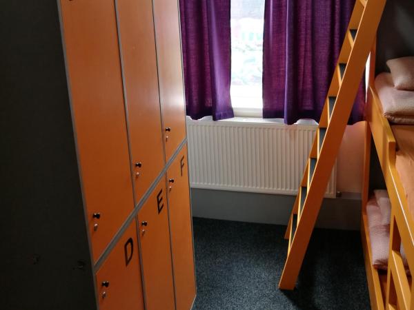 Birmingham Central Backpackers : photo 1 de la chambre lit dans dortoir mixte de 6 lits