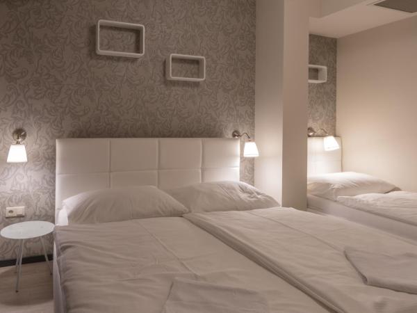 Trend Deluxe Siófok : photo 2 de la chambre chambre triple de luxe avec vue sur lac