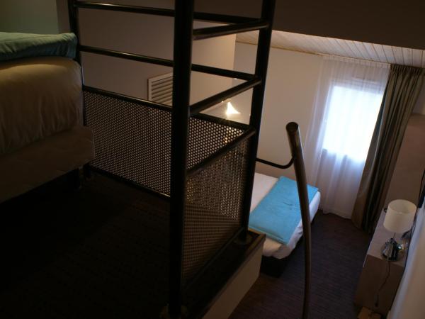 The Originals Boutique, Hôtel La Grange, Niort : photo 4 de la chambre chambre familiale - vue sur jardin