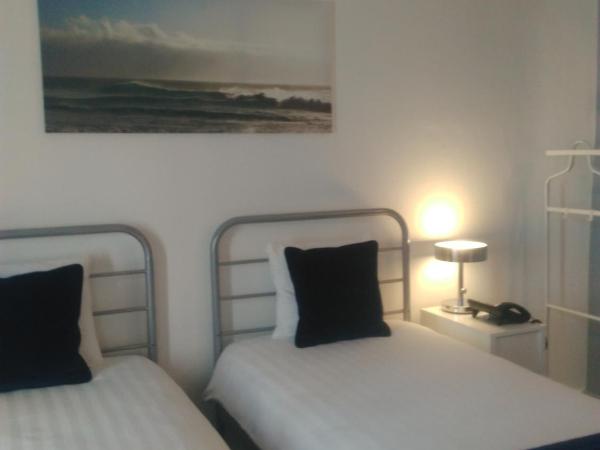 Eurotel : photo 9 de la chambre chambre lits jumeaux avec baignoire