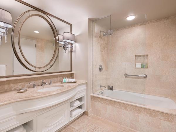 The Windsor Court : photo 3 de la chambre chambre lit king-size