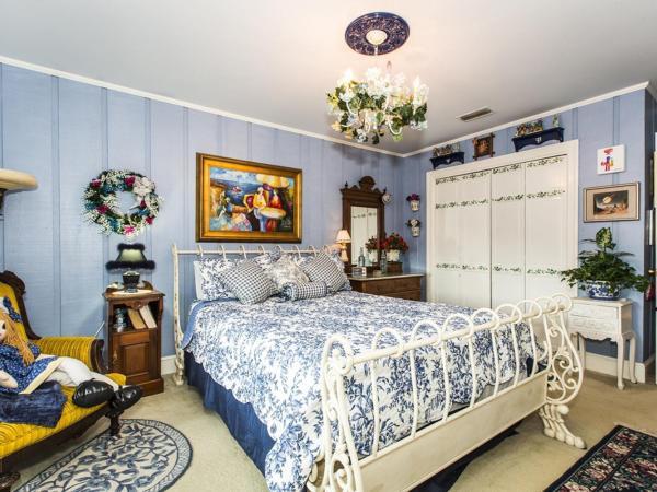 Matthews Manor Bed & Breakfast : photo 1 de la chambre chambre lit queen-size - vue sur jardin