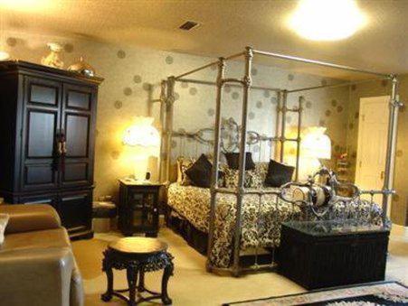 Matthews Manor Bed & Breakfast : photo 4 de la chambre suite lit king-size - vue sur piscine