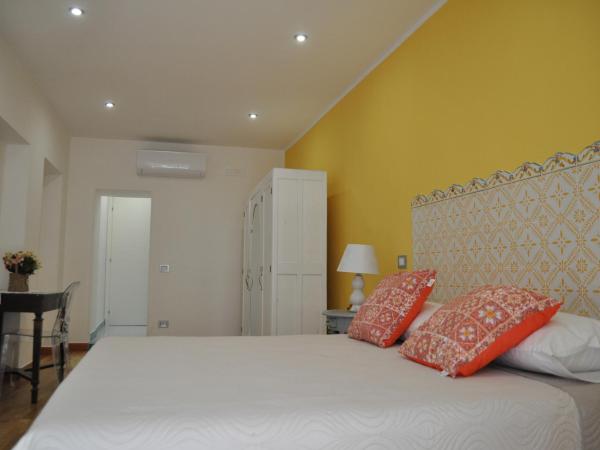 SALERNO COSTA D'AMALFI SUITE : photo 3 de la chambre chambre double deluxe avec balcon