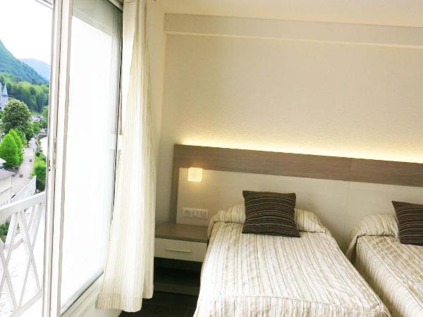 Hôtel La Source : photo 1 de la chambre chambre lits jumeaux