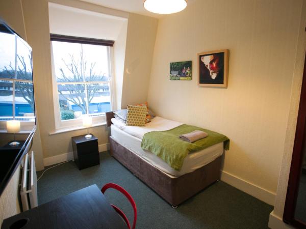 The Grange Pub : photo 2 de la chambre grande chambre simple avec salle de bains commune