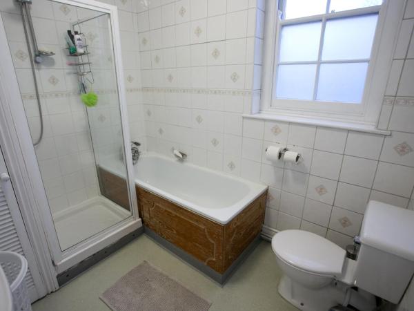 The Grange Pub : photo 5 de la chambre grande chambre simple avec salle de bains commune