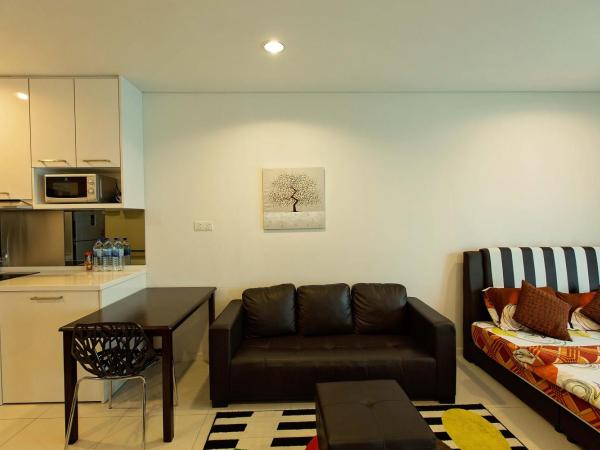 Resort Hostel In City : photo 6 de la chambre studio avec balcon