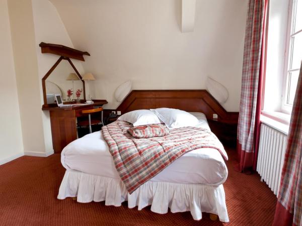Hotel Suisse : photo 8 de la chambre chambre de charme - vue sur cathédrale