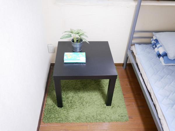 Guest House Twenty-Seven 27 : photo 2 de la chambre chambre lits jumeaux avec salle de bains commune