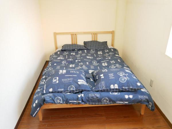 Guest House Twenty-Seven 27 : photo 8 de la chambre chambre double avec salle de bains commune