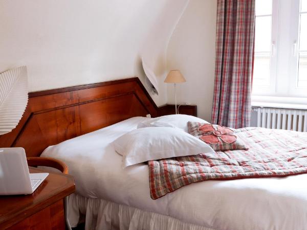 Hotel Suisse : photo 9 de la chambre chambre de charme - vue sur cathédrale