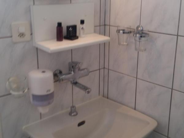 Motel des Sports Martigny : photo 8 de la chambre chambre double