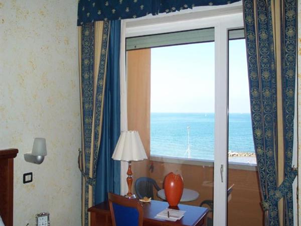 Hotel Alexander Resort : photo 2 de la chambre chambre quadruple avec balcon