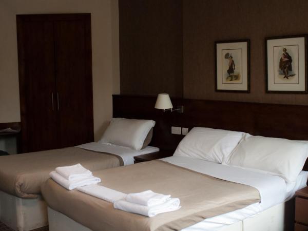 Edinburgh House Hotel : photo 4 de la chambre chambre familiale (3 adultes)