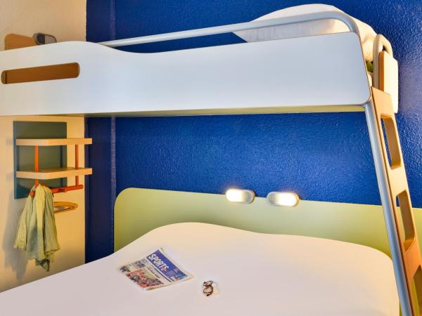 Ibis budget Chambéry Centre Ville : photo 5 de la chambre chambre double standard avec lits superposés