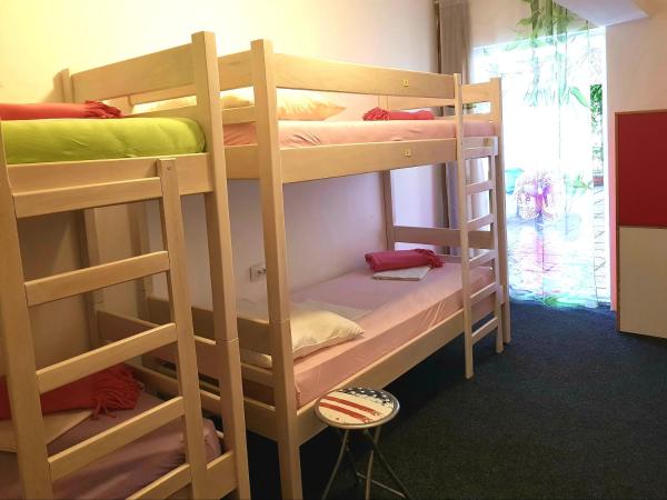 Crazy House Hostel : photo 3 de la chambre lit dans dortoir mixte de 8 lits