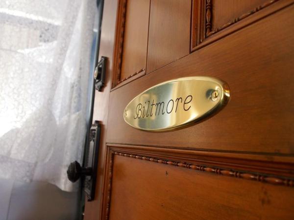 Patterson Inn : photo 5 de la chambre suite lit king-size avec baignoire spa