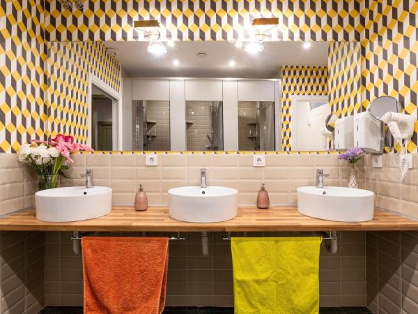 Primavera Hostel : photo 3 de la chambre chambre quadruple avec salle de bains commune