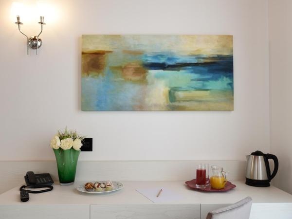 Best Western Hotel Principe di Lampedusa : photo 1 de la chambre classic triple room with internal view