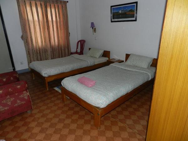 Le Rhododendron Chambres D'hotes : photo 5 de la chambre chambre double ou lits jumeaux avec balcon