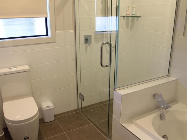 Acacia Lake View Motel : photo 4 de la chambre chambre de luxe - rez-de-chaussée