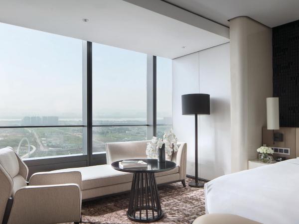 Jumeirah Nanjing : photo 2 de la chambre chambre lit king-size de luxe - vue sur rivière