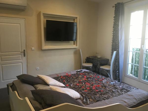 Les Suites de Naevag : photo 2 de la chambre chambre familiale avec baignoire