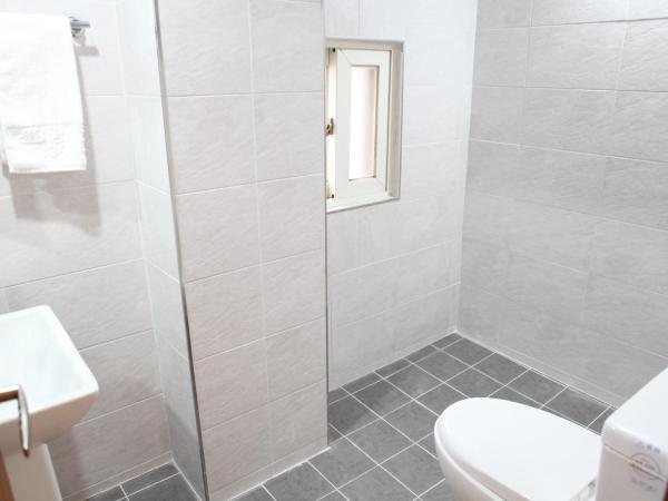 Charm Hotel : photo 10 de la chambre chambre double avec salle de bains privative