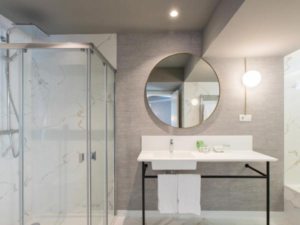 Hotel Riazor : photo 6 de la chambre chambre double standard (1 ou 2 lits) - vue sur mer