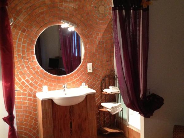 Les Jardins du Rebaut : photo 5 de la chambre chambre double confort