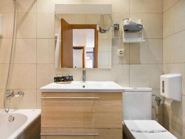 Hotel Acta Azul Barcelona : photo 6 de la chambre appartement (3 adultes)