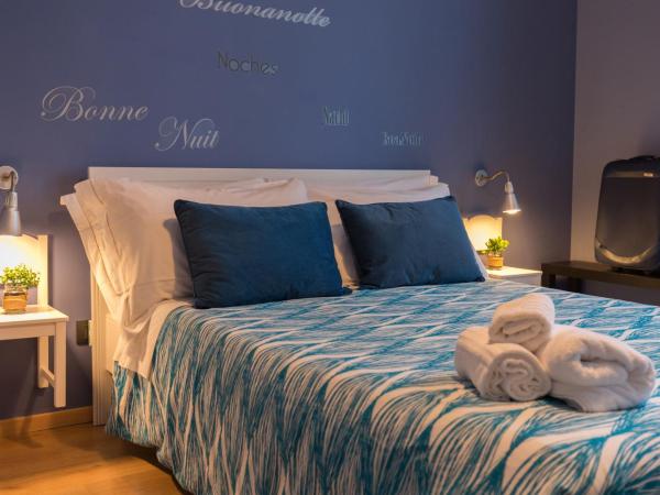 B&B Miro Centro Catania : photo 4 de la chambre chambre quadruple avec salle de bains privative séparée