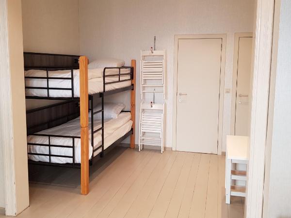 Albert - Rooms : photo 9 de la chambre chambre familiale avec salle de bains privative