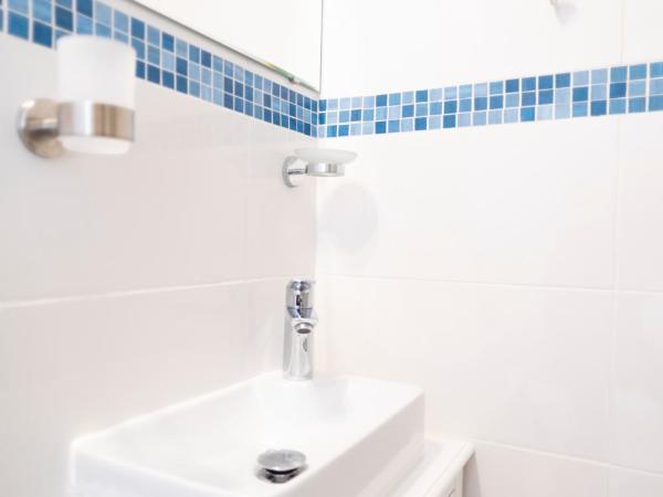 Lyon Mon Amour B&B : photo 6 de la chambre chambre double avec salle de bains privative