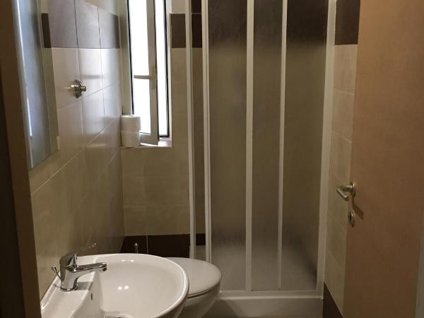 B&B Alexander : photo 4 de la chambre chambre double avec salle de bains privative