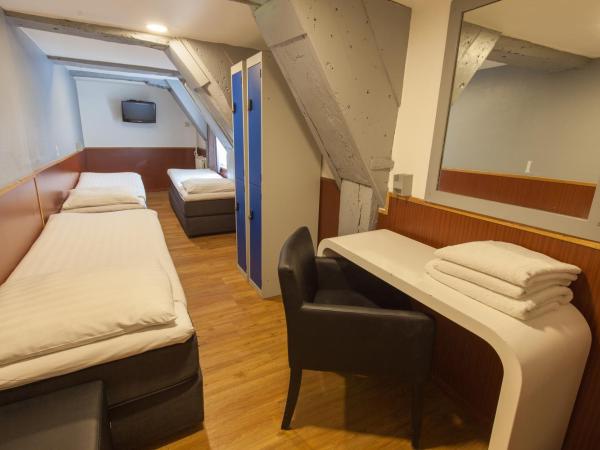Travel Hotel Amsterdam : photo 3 de la chambre chambre triple