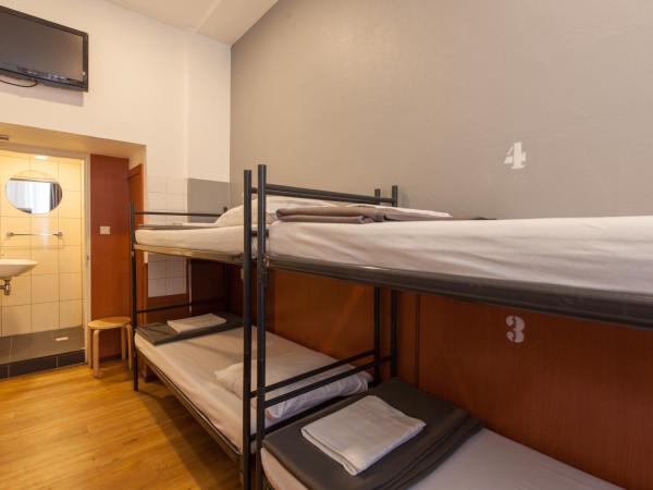 Travel Hotel Amsterdam : photo 1 de la chambre chambre quadruple avec lits superposés