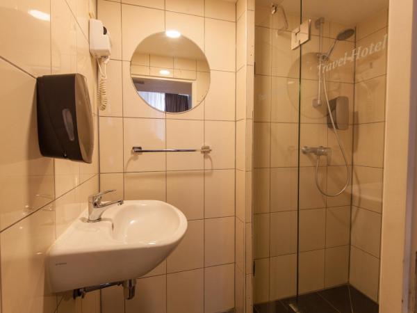 Travel Hotel Amsterdam : photo 2 de la chambre chambre quadruple avec lits superposés