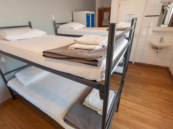 Travel Hotel Amsterdam : photo 2 de la chambre chambre lits superposés - 8 personnes