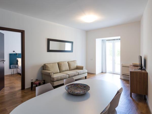 Alfama - Lisbon Lounge Suites : photo 4 de la chambre appartement 2 chambres avec jardin
