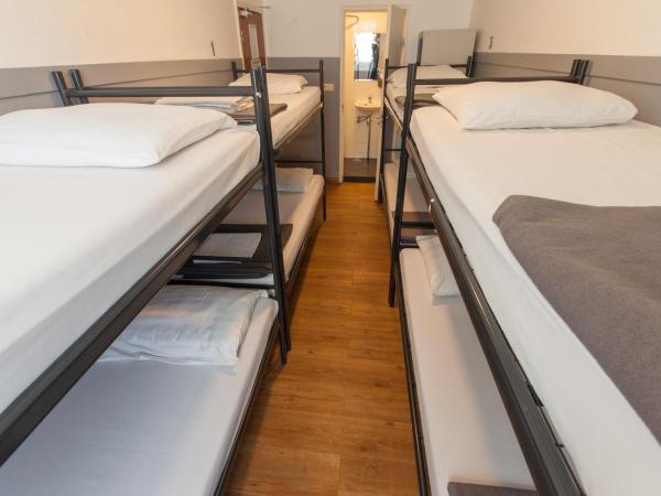 Travel Hotel Amsterdam : photo 1 de la chambre chambre lits superposés - 8 personnes