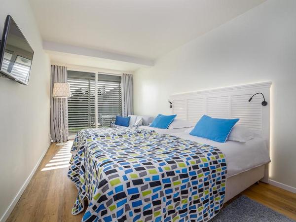 Amadria Park Beach Hotel Jure : photo 2 de la chambre chambre double ou lits jumeaux avec balcon - vue sur cour