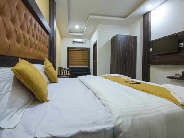 Hotel Kochi Crown : photo 3 de la chambre chambre de luxe ac