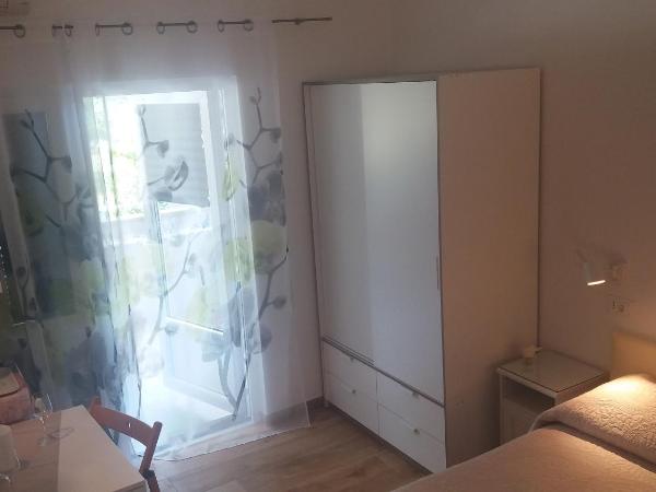 Guest House Zohil : photo 6 de la chambre chambre double avec terrasse