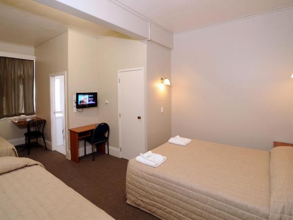 Kiwi International Hotel : photo 5 de la chambre chambre familiale avec salle de bains